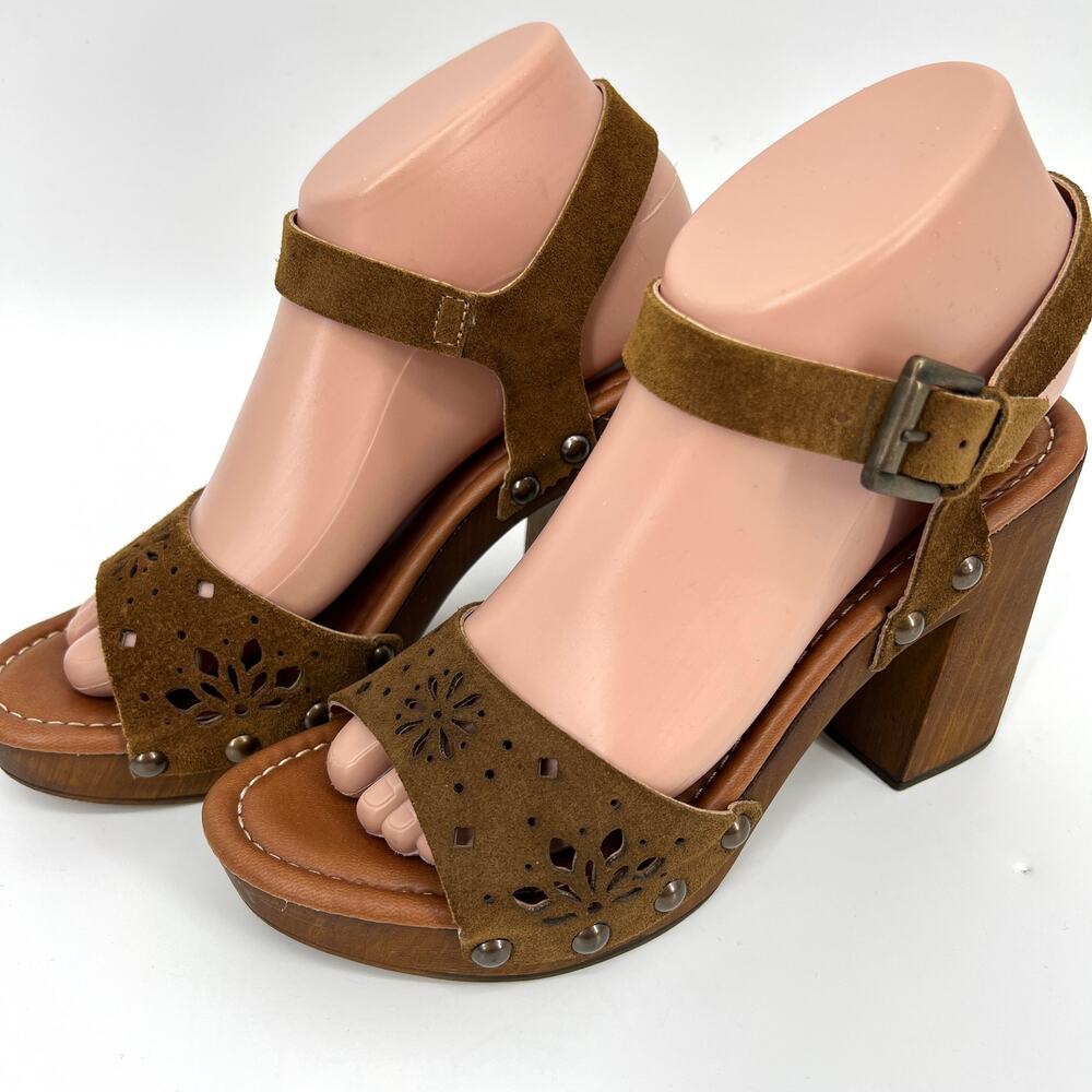 Coach and Four Platform Heels Sandals Y2K Suede Perforated Size 7
